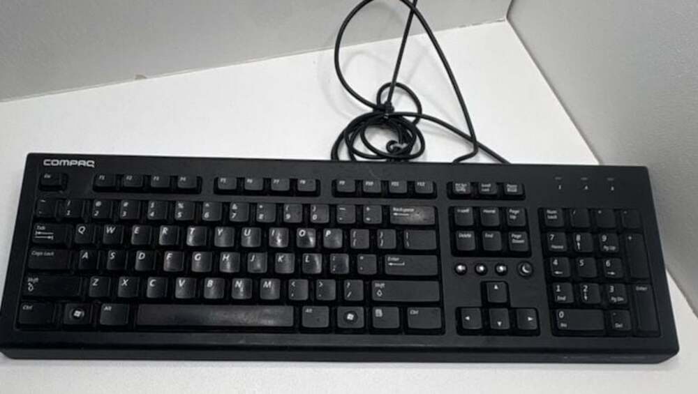 Compaq PR1101 PS/2 Wired Standard Multimedia Keyboard